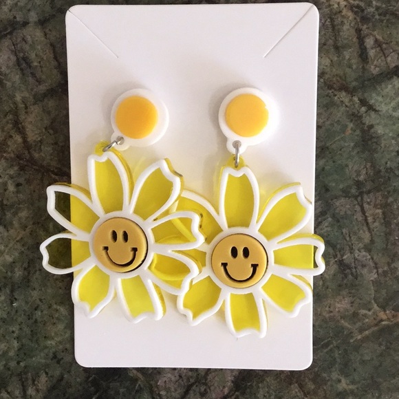 Jewelry - Smile Flower Earrings NWOT ☀️